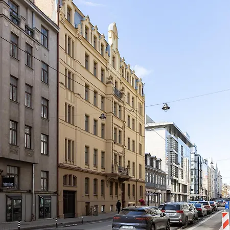 Compact Next To Jrt Apartment Riga