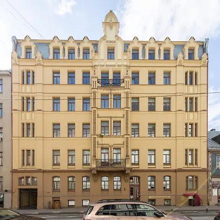 Compact Next To Jrt Apartment Riga
